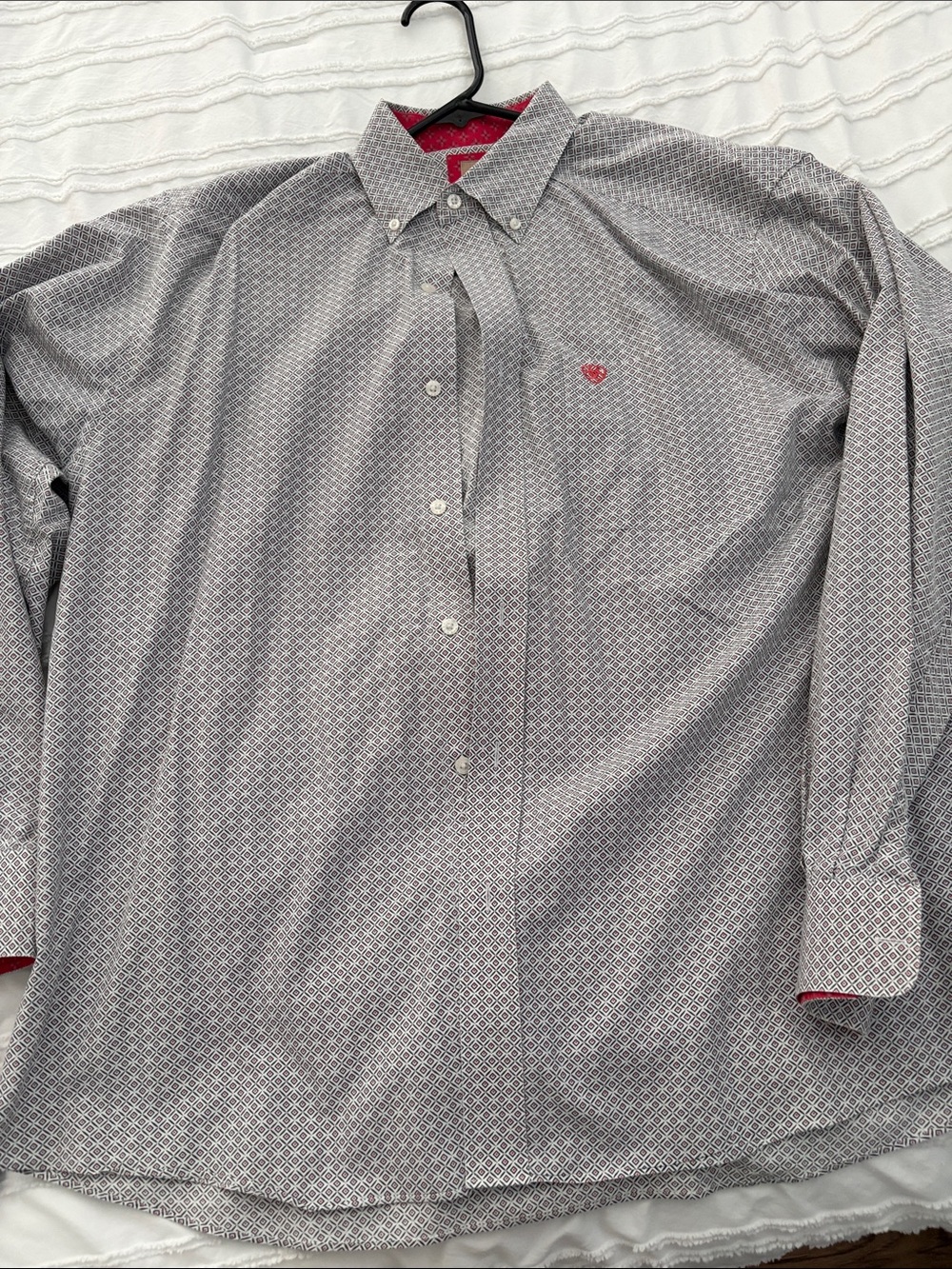 Ariat Men's Gray Patterned Button-Down Shirt with Pink Detail